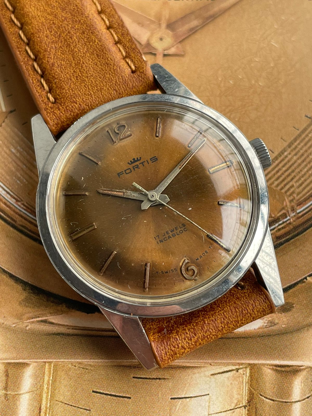 Vintage watch online patina